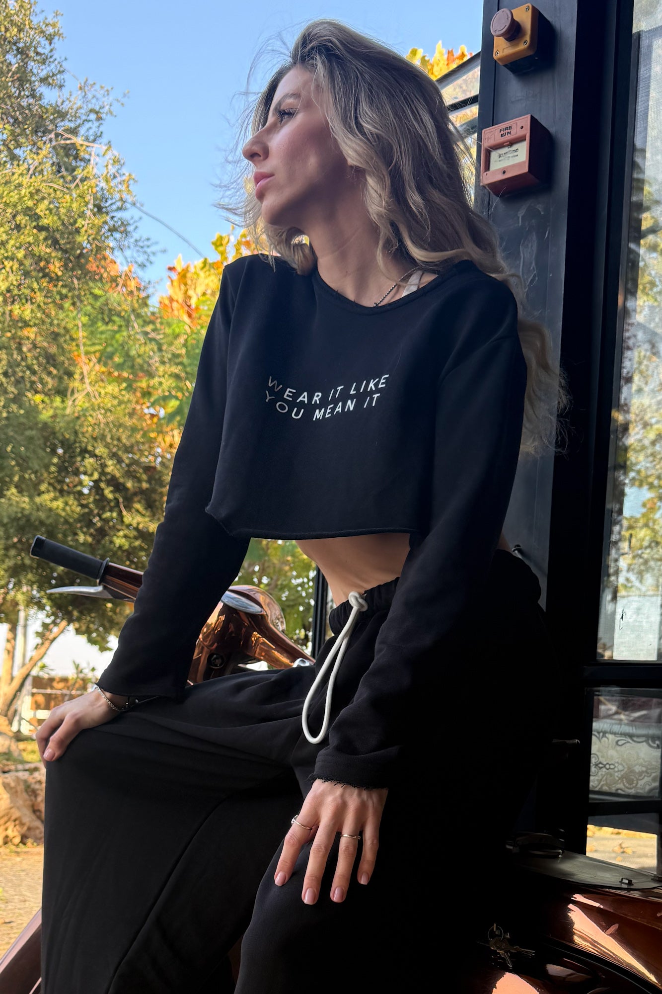 “mean it” crop noir black