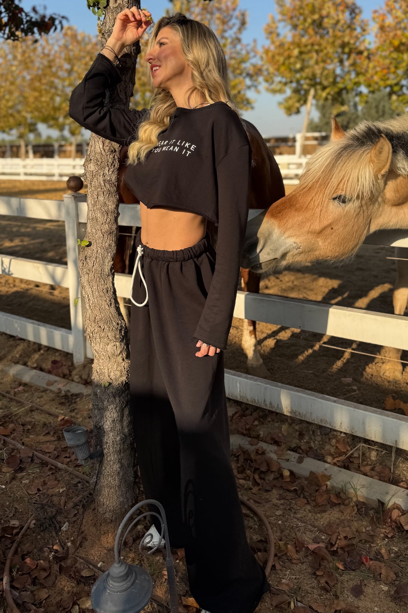 “mean it” crop noir black