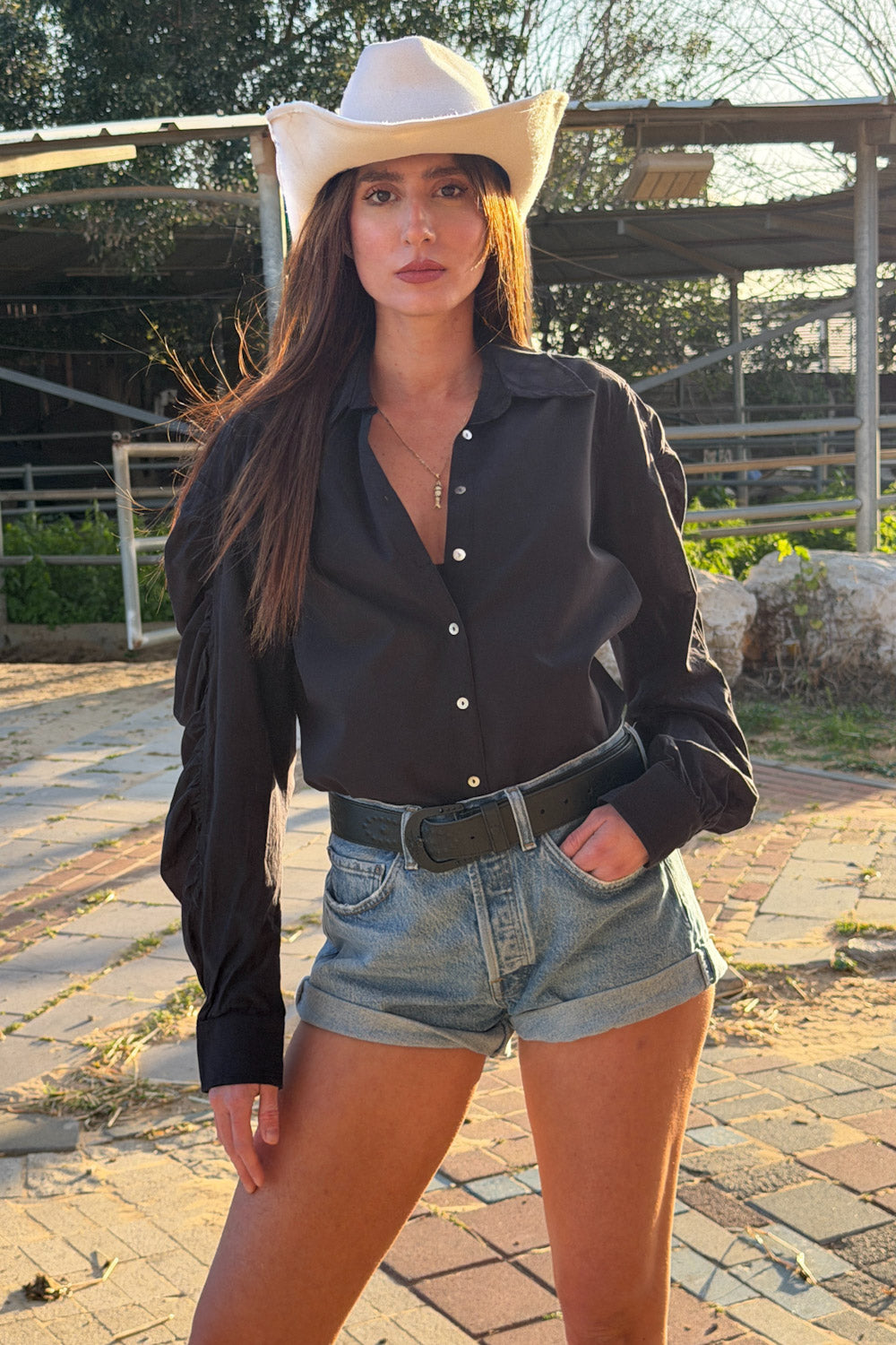 AURORA ICON BLACK SHIRT